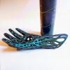 Detalj 3D printanog stalka za vino s perforiranom strukturom